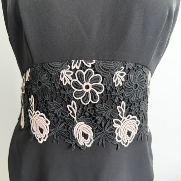 RW&CO - Black Fitted Sleeveless Dress with Floral Lace Details - Picture 5 of 13